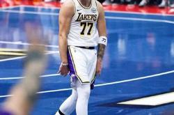 NBA得(dé)分(fēn)榜大乱！5人得(dé)分(fēn)30+，库里升第7，杜(dù)兰特19，4人抢得(dé)分(fēn)王