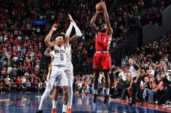 难看！小卡压哨绝殺(shā)，NBA最老球队：你们没有(yǒu)退(tuì)路！