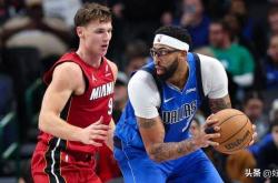 糟糕，卡(kǎ)梅(méi)隆·安东尼警告安东尼·戴(dài)维斯(sī)注意克裡(lǐ)斯(sī)·保(bǎo)罗的遭遇