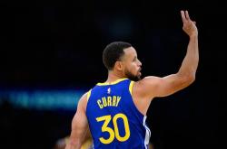 NBA 直播正酣：黑马逆襲(xí)冲击季后赛，老牌(pái)劲旅死守排名