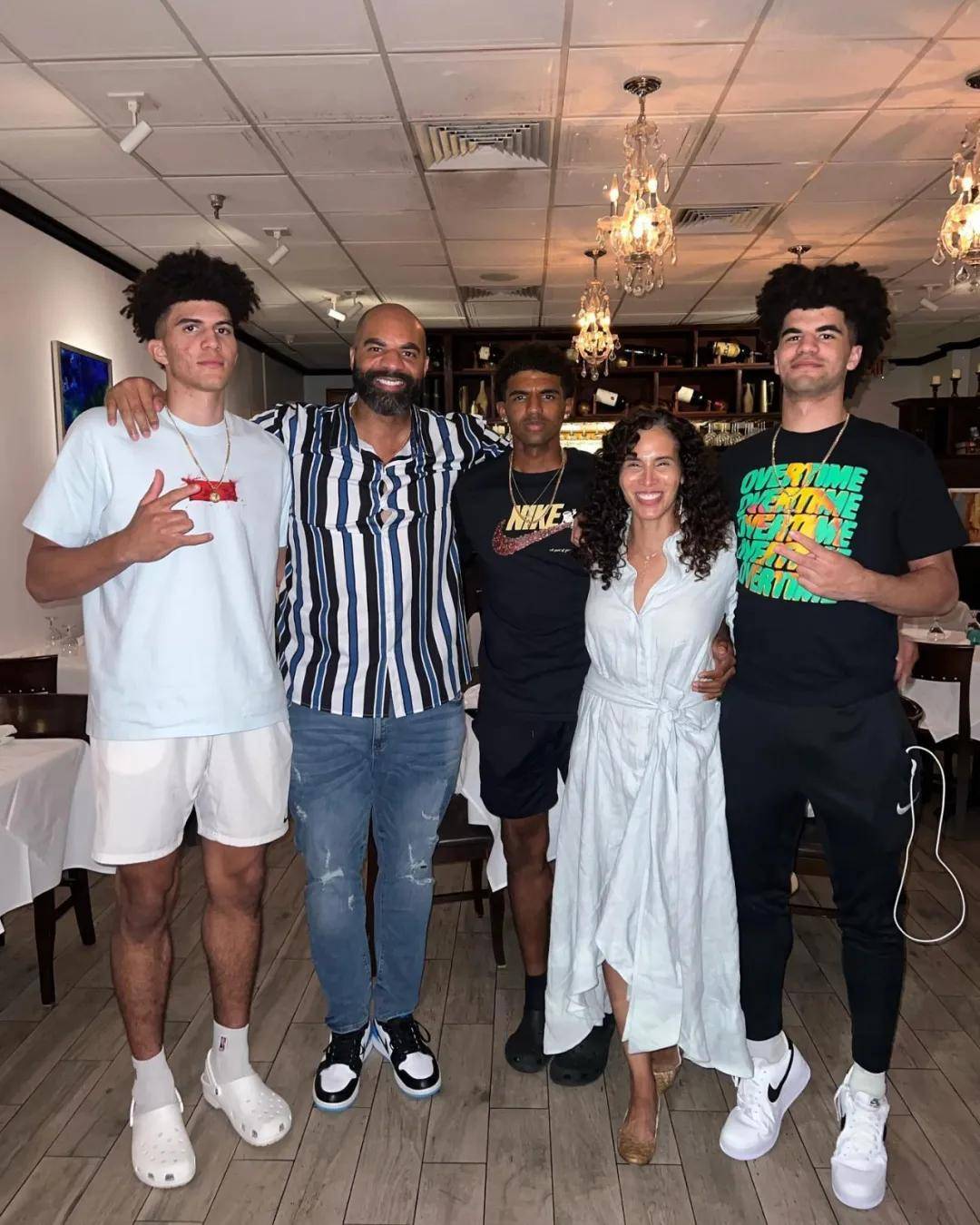 首秀33+12+4！布泽尔儿子爆发！冲击NBA选秀状元