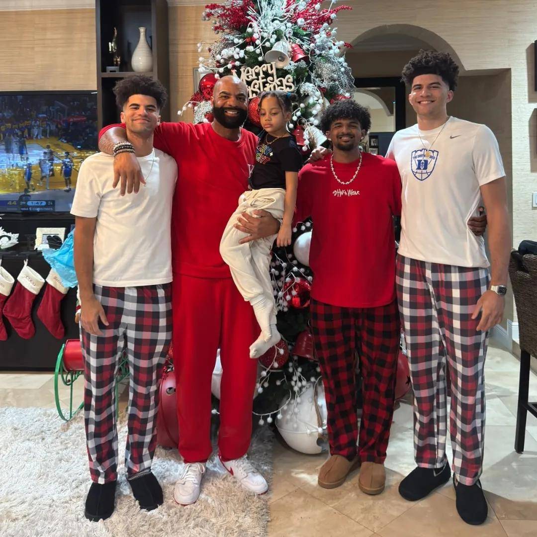 首秀33+12+4！布泽尔儿子爆发！冲击NBA选秀状元