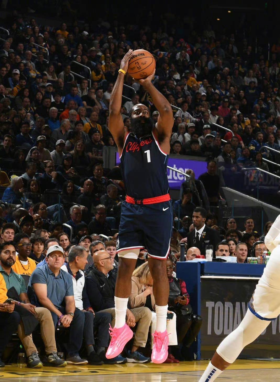 勇士大胜快船，NBA西部更新最新排名，雷霆独占西部榜首