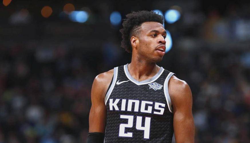 NBA 直播正酣：黑马逆袭冲击季后赛，老牌劲旅死守排名