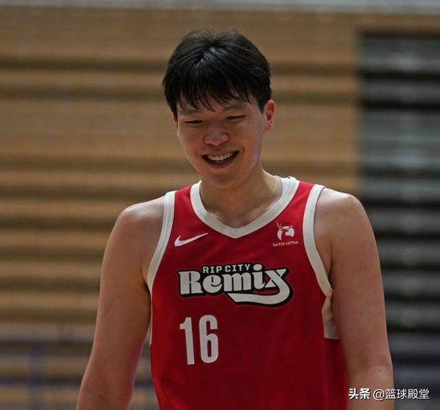 杨瀚森背靠背两双！体能+单打已无需担忧，若提升2点NBA轮换有戏