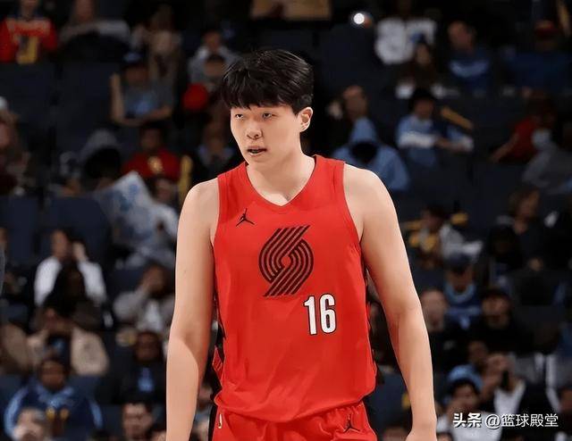 杨瀚森背靠背两双！体能+单打已无需担忧，若提升2点NBA轮换有戏