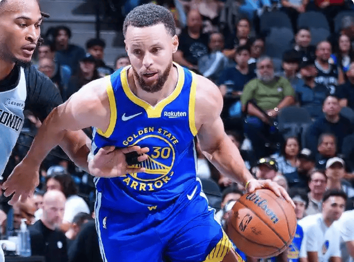 库里 49 分准绝杀马刺，NBA 杯上演 "库日天" 时刻