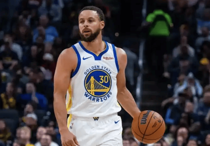 库里 49 分准绝杀马刺，NBA 杯上演 "库日天" 时刻