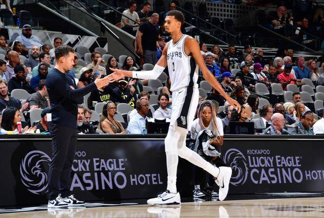 NBA季前赛：文班亚马22+7马刺加时险胜爵士 加西亚20分统治加时