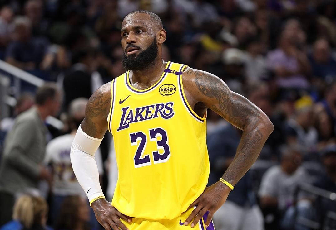 职业运动员如何获取备战灵感？NFL球员会看NBA巨星詹姆斯集锦！