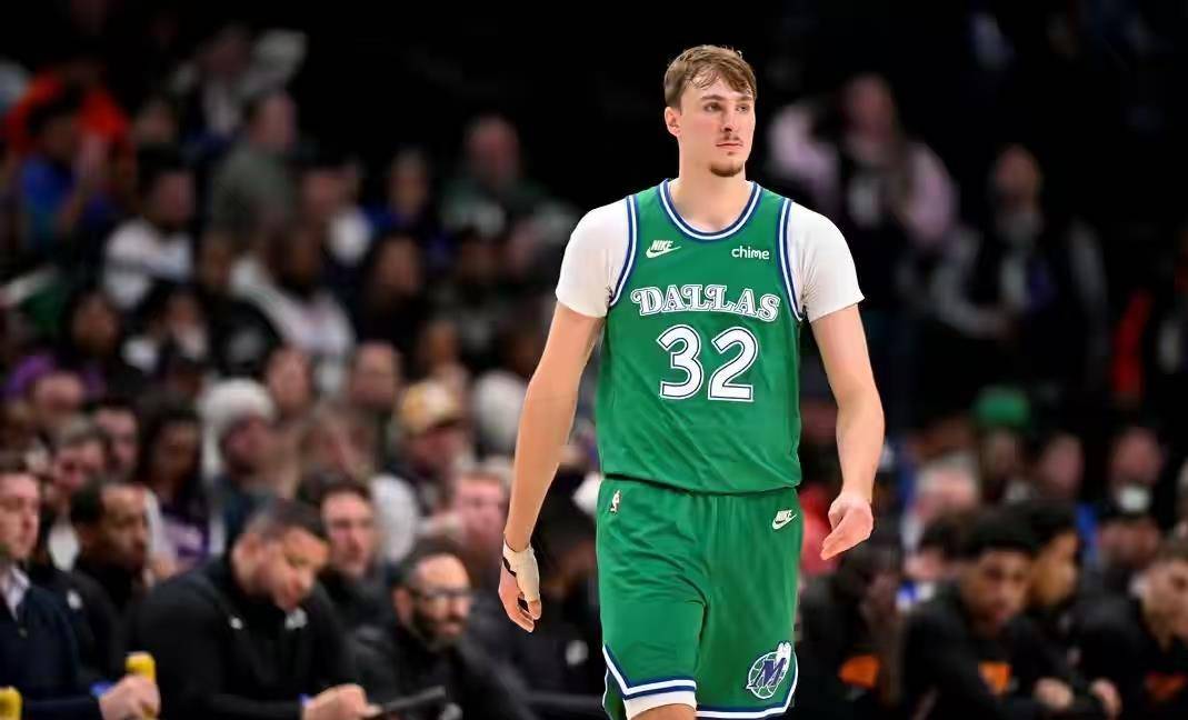 NBA月最佳榜单，约基奇斩获最佳球员，弗拉格获最佳新秀，雷霆双星闪耀