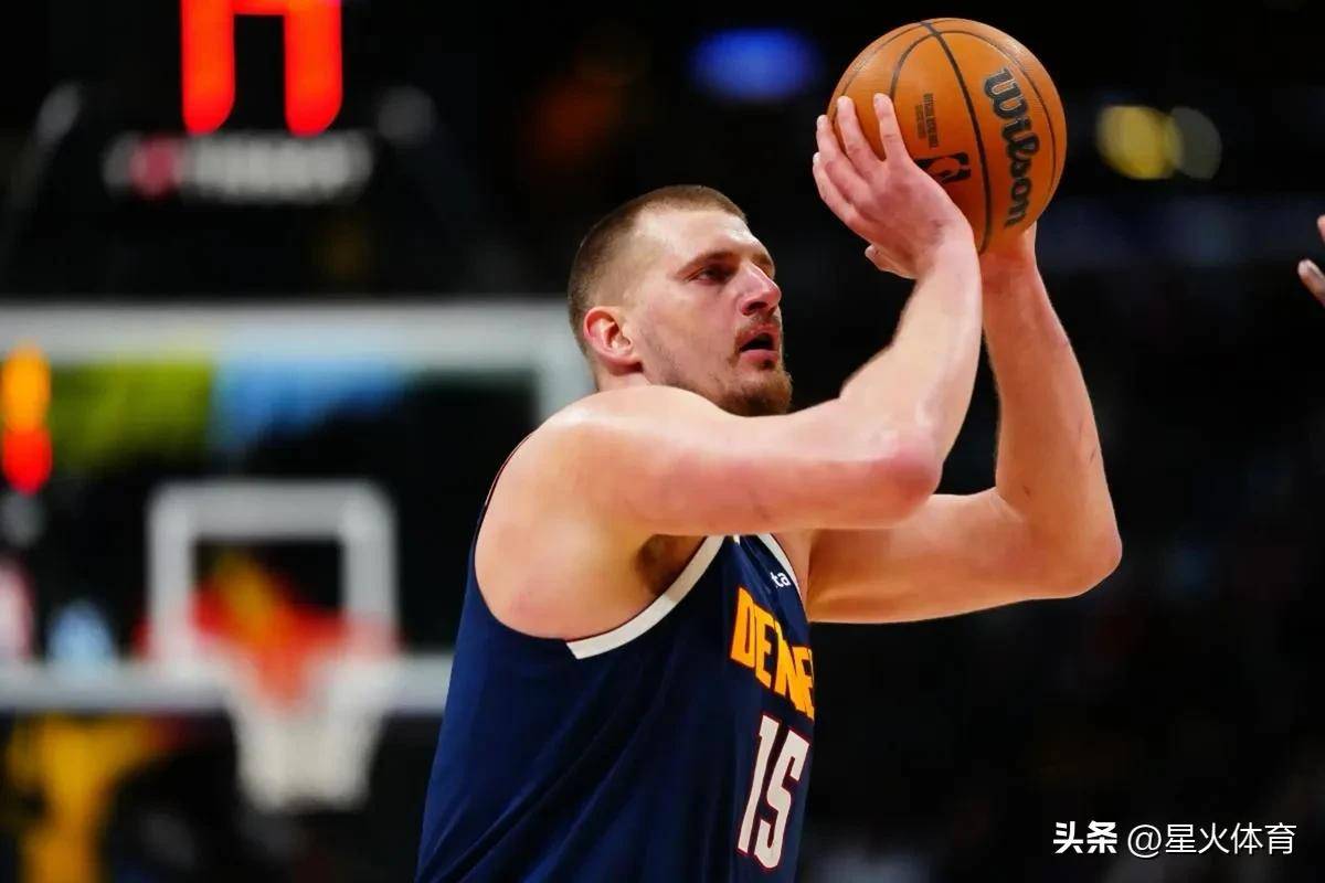 就在今天！约基奇打破历史，超越贾巴尔，登顶NBA中锋助攻榜！