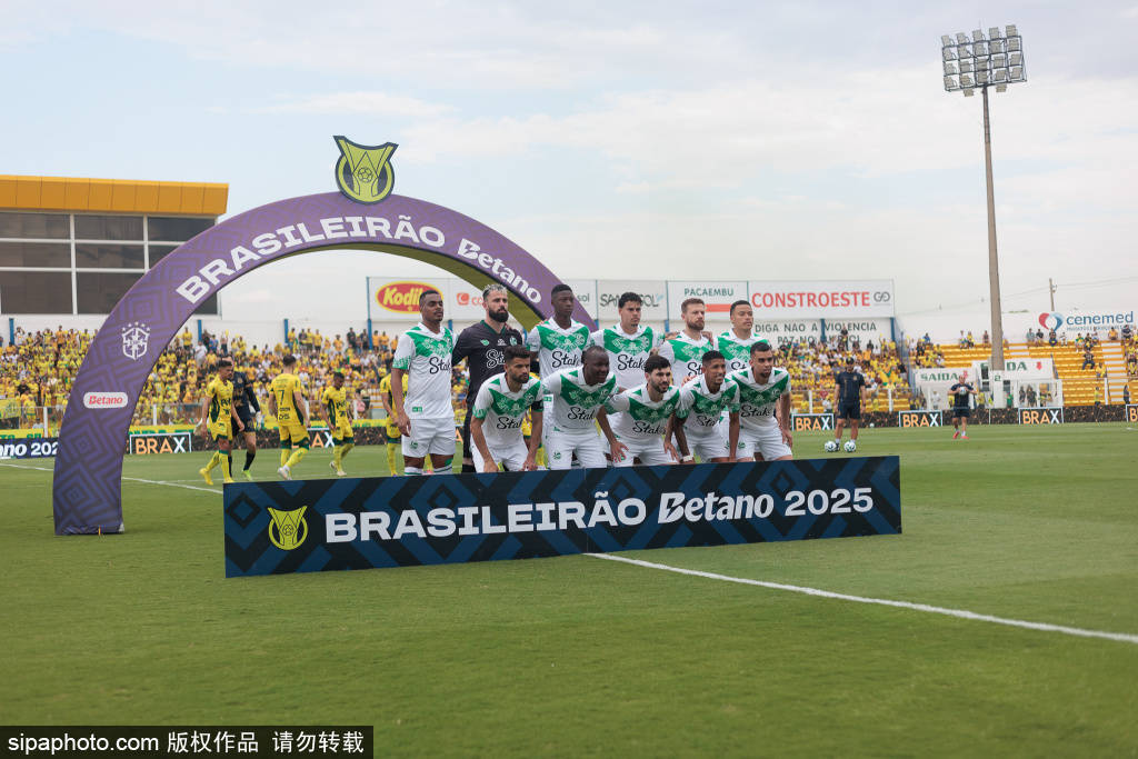 广元剑门雄关队：园丁啦啦队的呐喊助威与球队的奋战精神