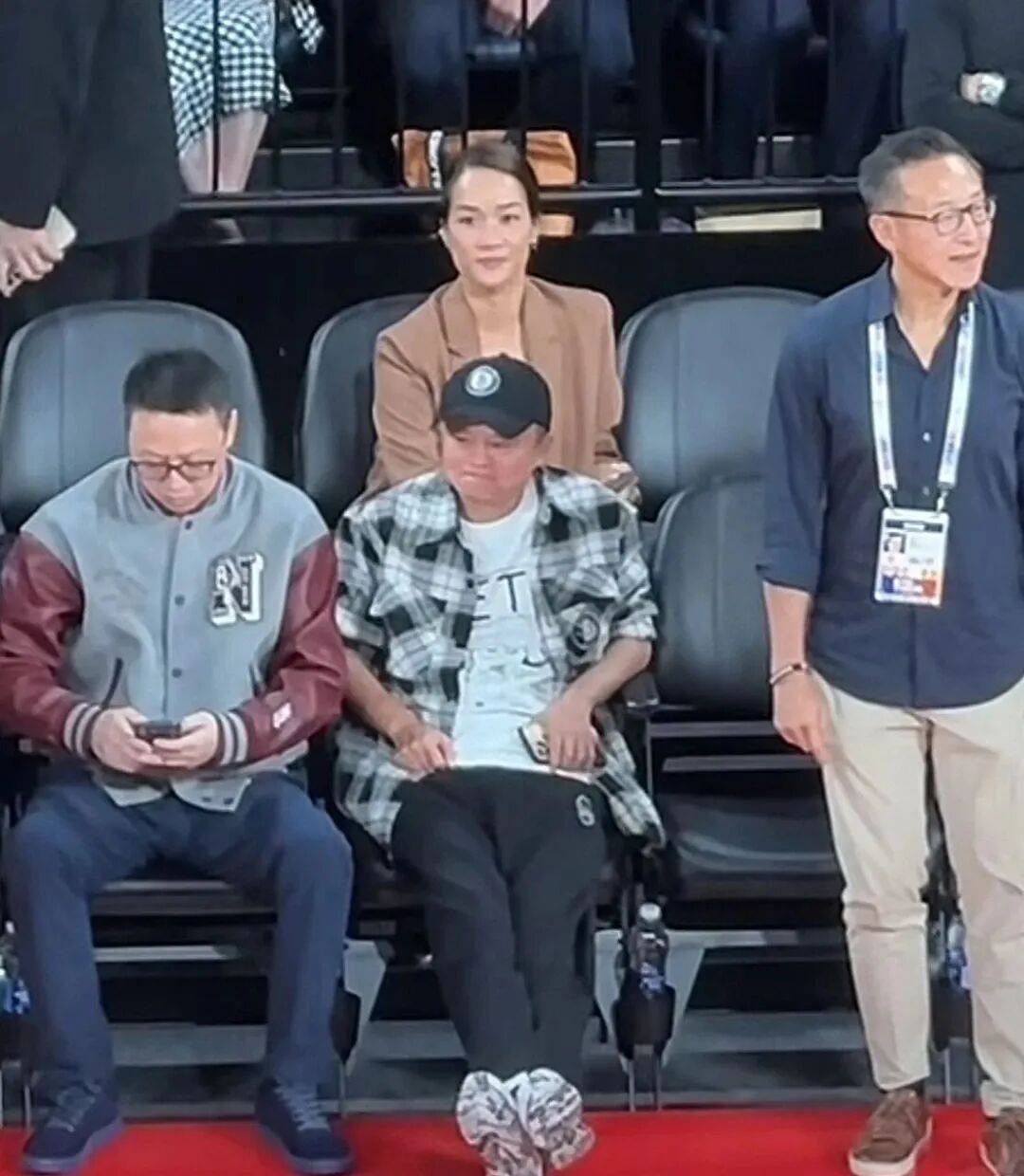马云亲临现场观赛！NBA中国赛大佬云集