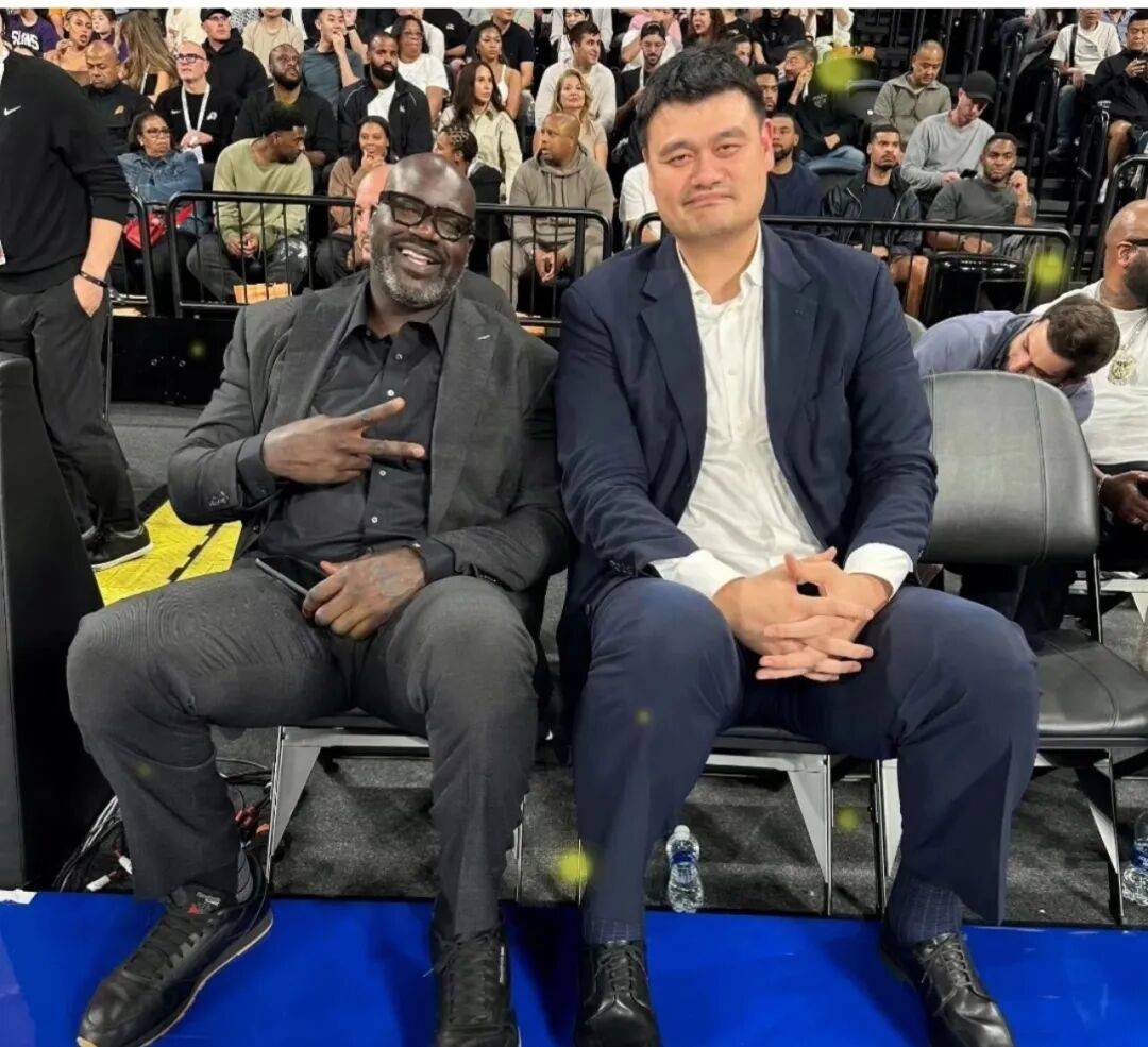 马云亲临现场观赛！NBA中国赛大佬云集