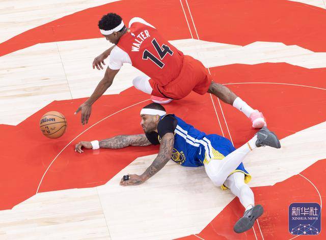 篮球丨NBA常规赛：猛龙胜勇士