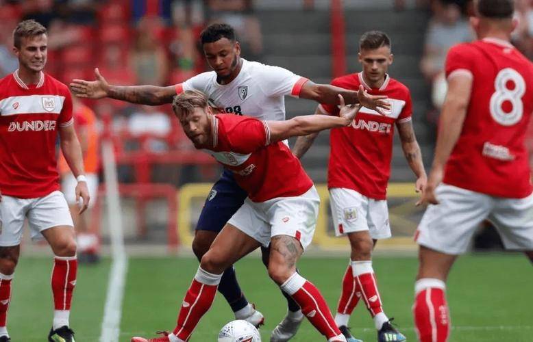 布城主场强势，莱切斯特客场战力待激活，双方争夺季后赛名额。