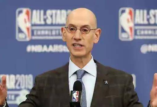 今日官宣！肖华亲承，NBA17冠王朝球队易主，巴斯家46年净赚99.3亿