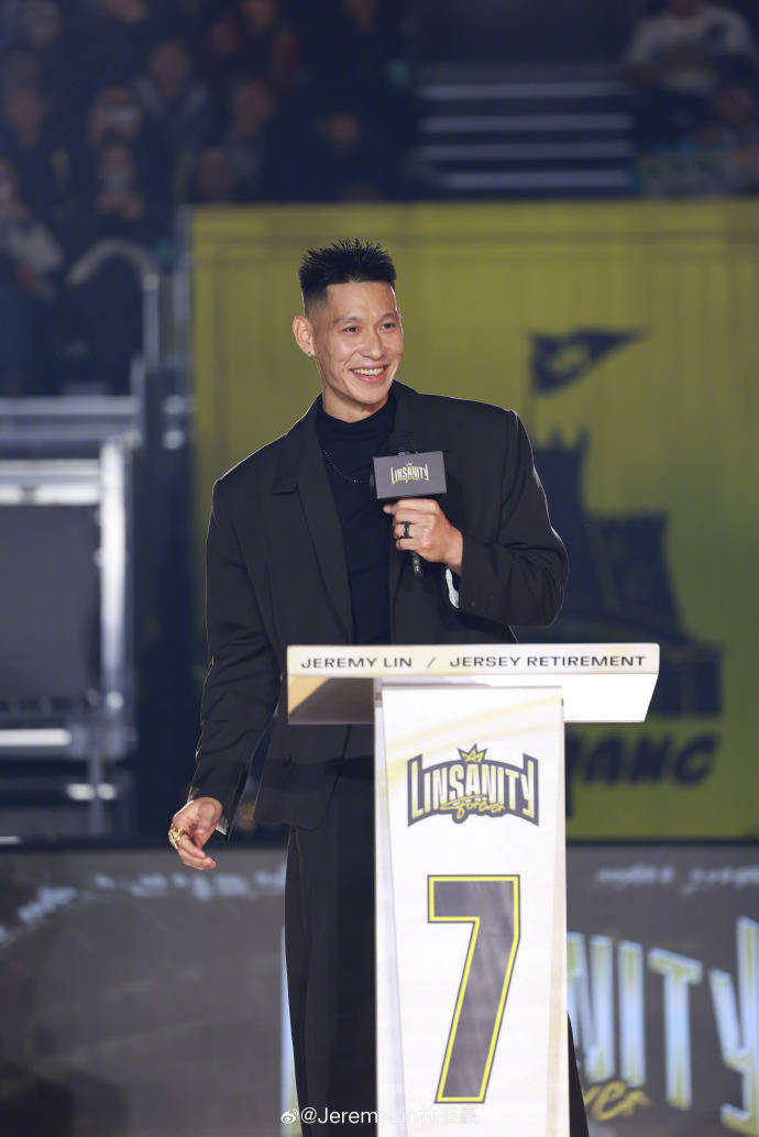 新北国王举办林书豪球衣退役仪式 周杰伦惊喜现身送祝福