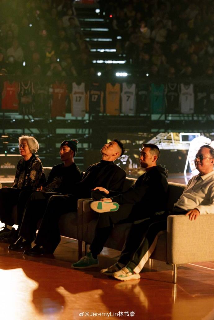 新北国王举办林书豪球衣退役仪式 周杰伦惊喜现身送祝福