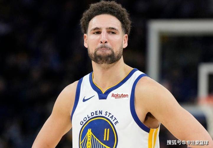克莱连续遭年轻人辱骂！NBA正式禁赛两大悍将，年轻人不要太狂妄