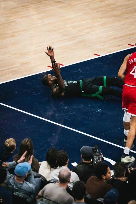 不止月最佳，杰伦-布朗还值得更多东西