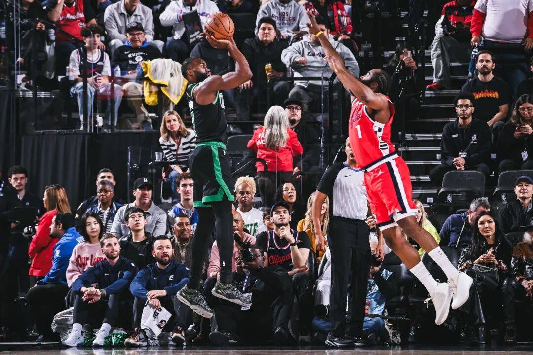 不止月最佳，杰伦-布朗还值得更多东西